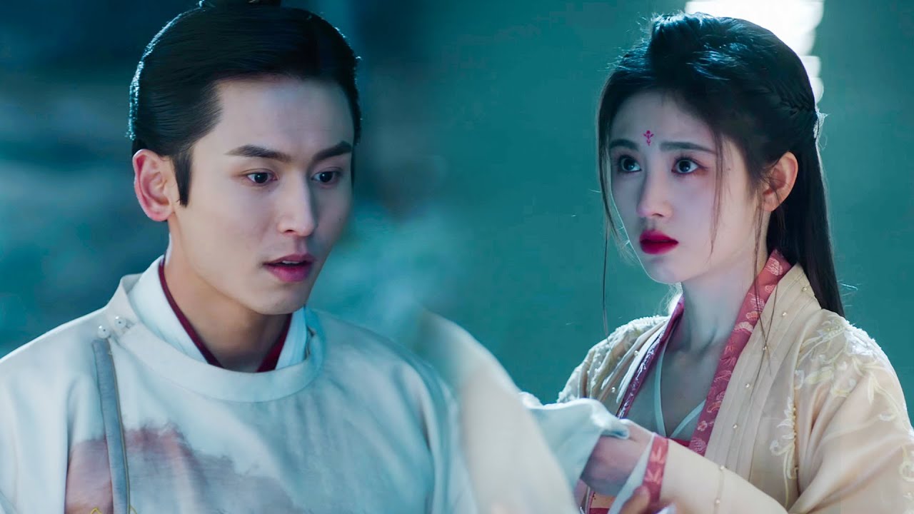 霸道王爺嘴上嫌棄灰姑娘繡的手帕丑，下秒卻偷偷藏進袖子，隨身攜帶！#鞠婧禕 💖 #如意芳霏