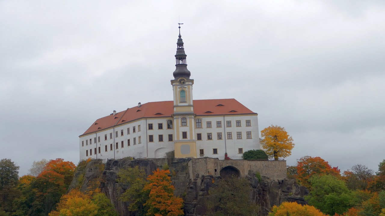 Zamek w Děčínie (cz. Zámek Děčín) (4K)
