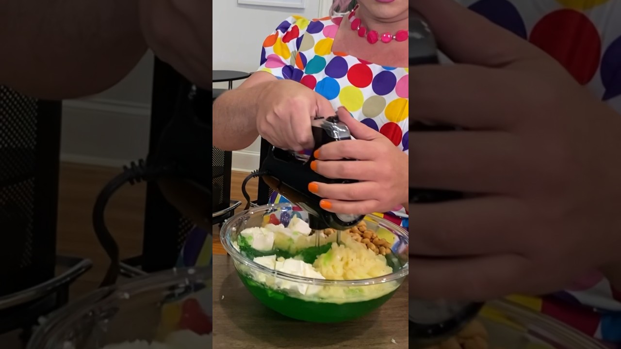 Cooking is messy. #rpdr #dragqueens #dragqueenshow #cooking #drag #funny #cosplay #homecooking