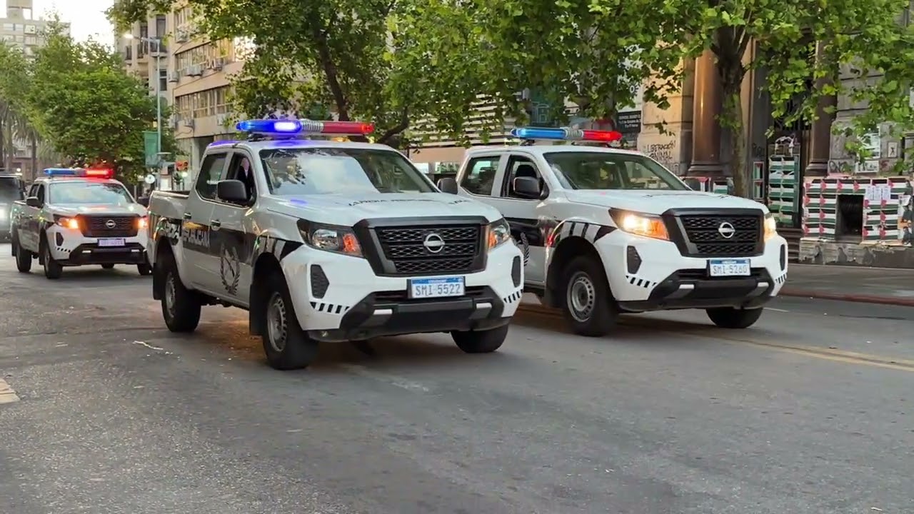 Paseando y de repente me encontré ……Que desfile!!! 196 Años Policía del Uruguay. 