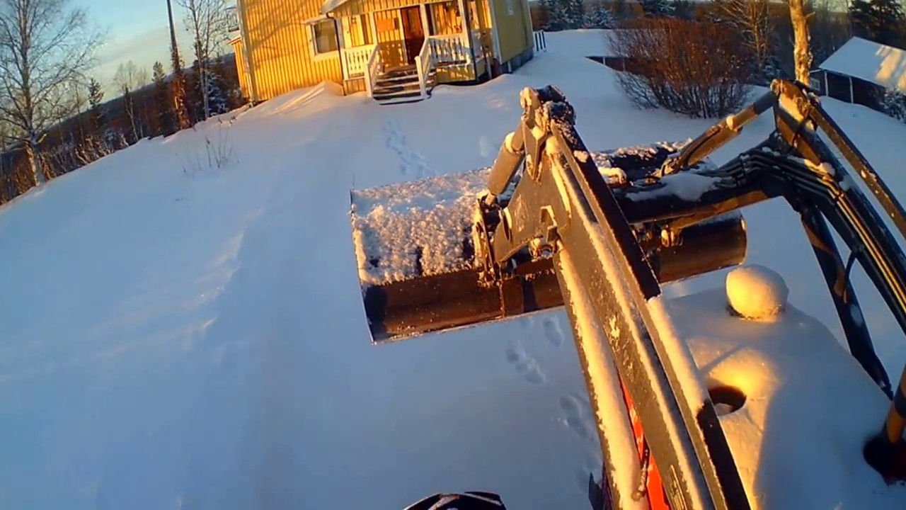 Massey Ferguson 3060 clearing some light snow