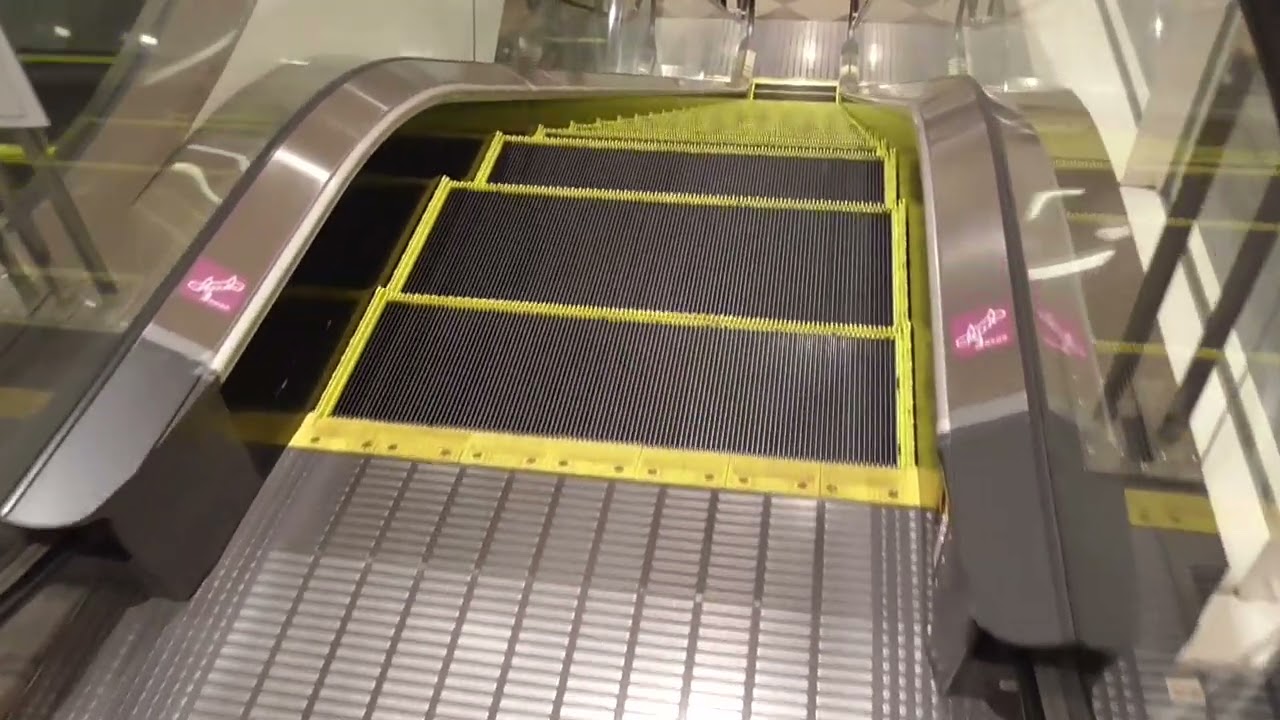 イオンモール岡山・東Ａエスカレーター（日立製・下り ７F～１F）