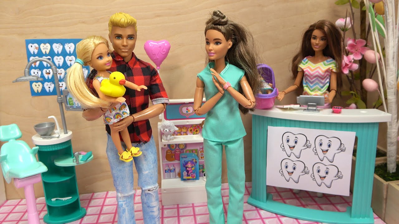 Barbie and Ken at Barbie's Dream House Story w Barbie's Sister Chelsea Has Dentist Appointment