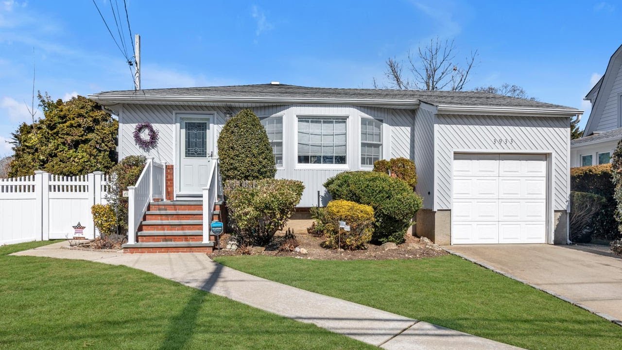 3933 Fulton Ave, Seaford, NY