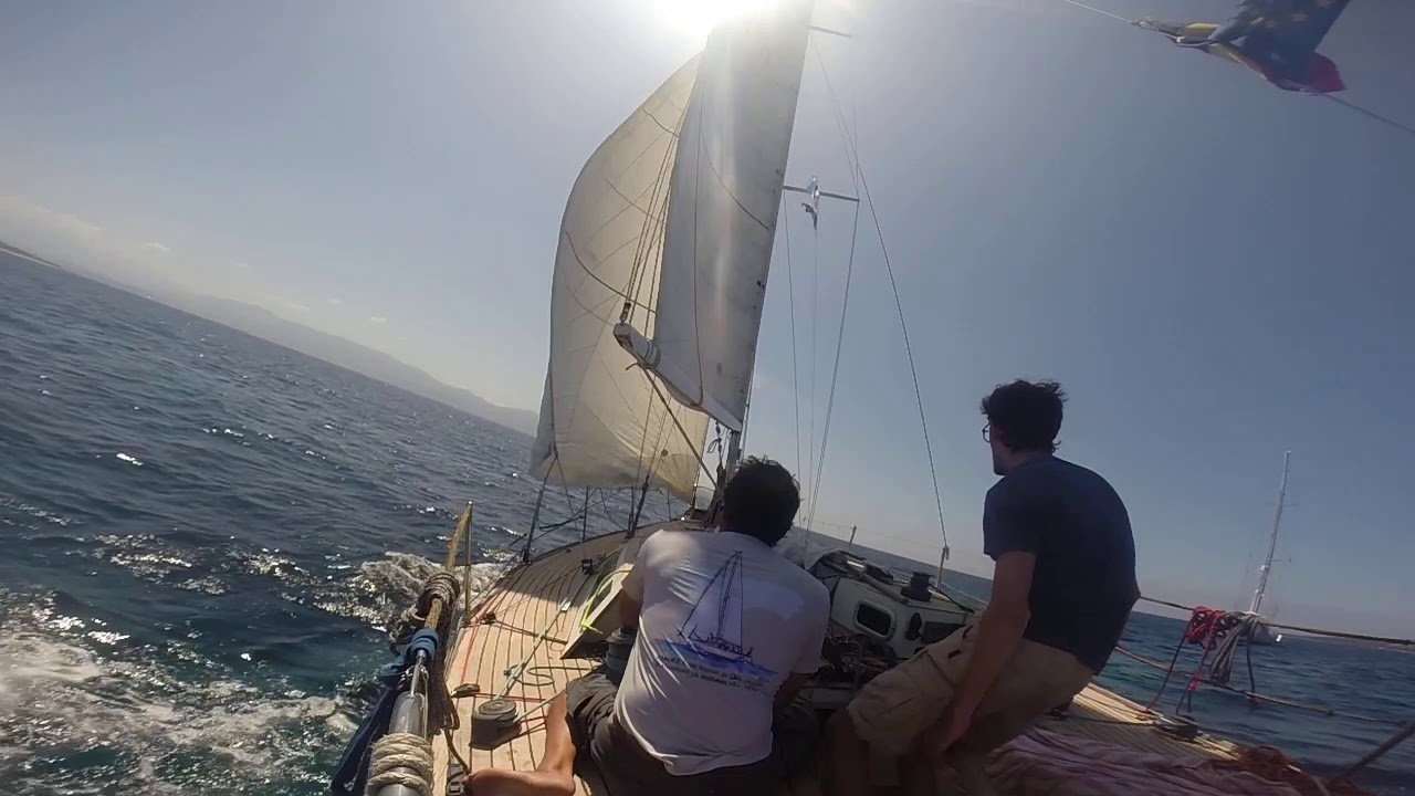 partenza a vela da porto pollo