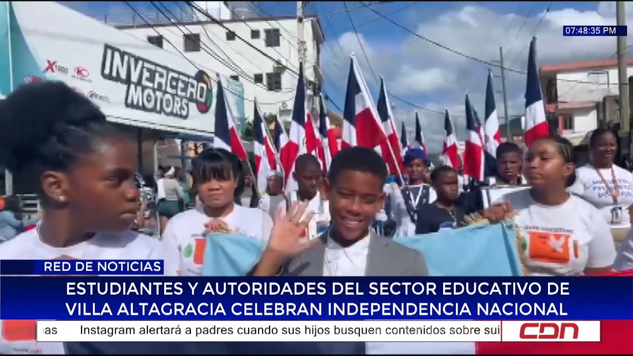 Estudiantes y autoridades del sector educativo de Villa Altagracia celebran independencia nacional