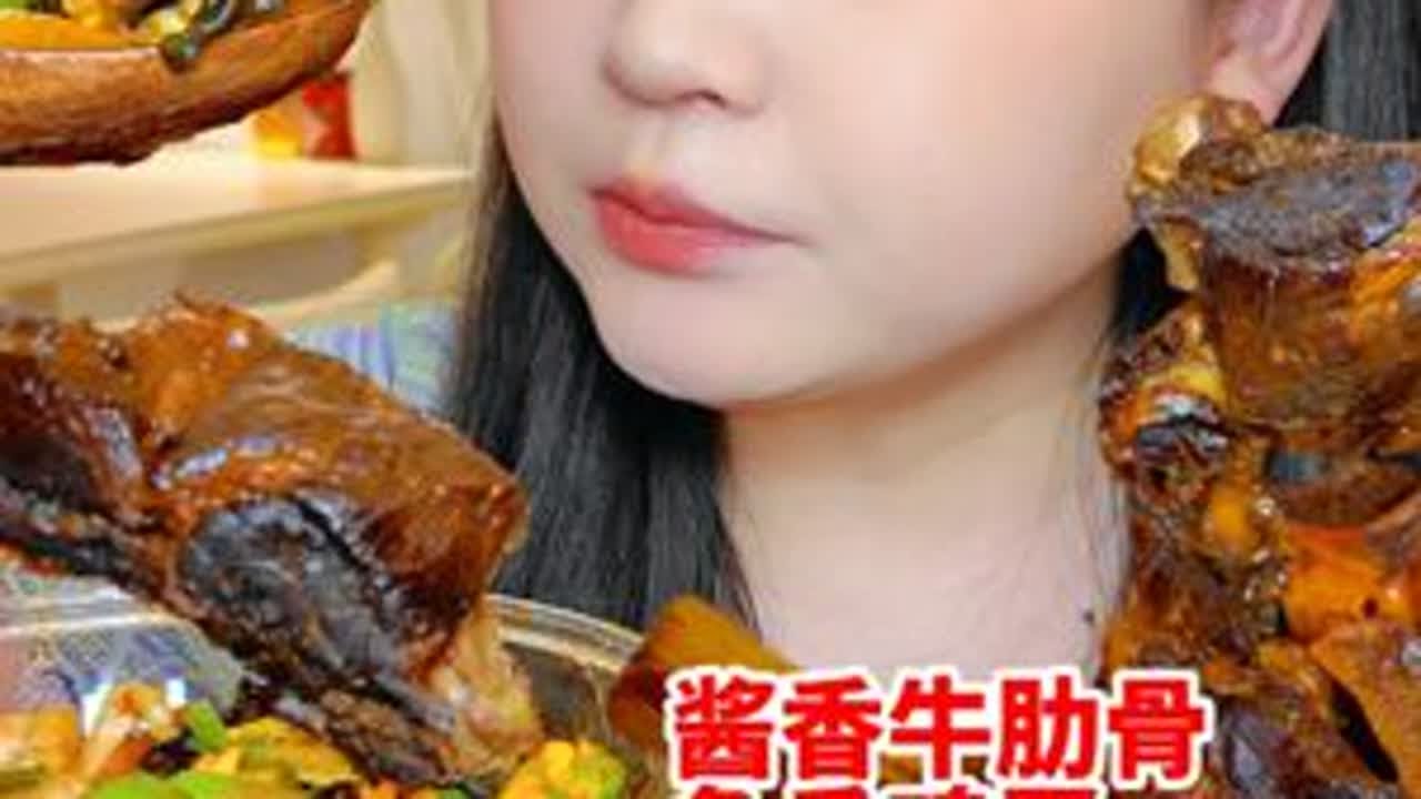 大口吃肉！炖烂糊的牛肋骨和鱼香鸡蛋青椒肉丝盖浇饭 #牛肋骨 #鱼香鸡蛋 #盖浇饭 #吃饭