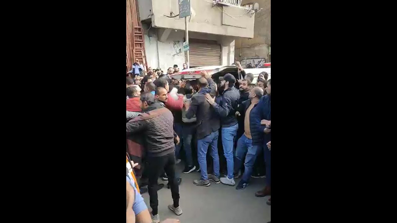 زفوا عريس الجنة ياولاد..انهيار والدة أحمد مرجان نجل صاحب محل أسماك شهير بالمحلة المقتول  خلال جنازته