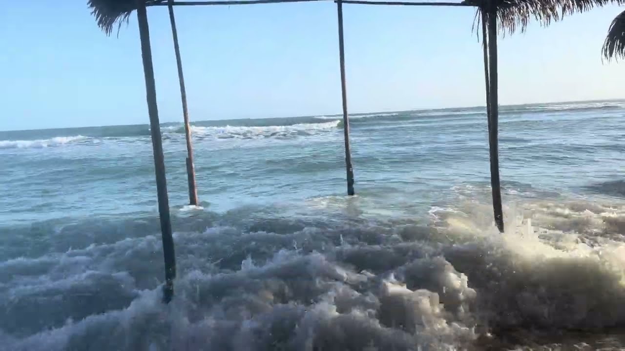 DESTRUIÇAO,AVANÇO DO MAR NA PRAIA DO IGUAPE. A NATUREZA SEMPRE GANHA.
