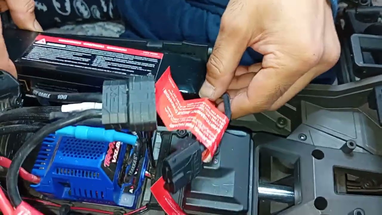 Traxxas XRT 8s. How to correctly fit the batteries.