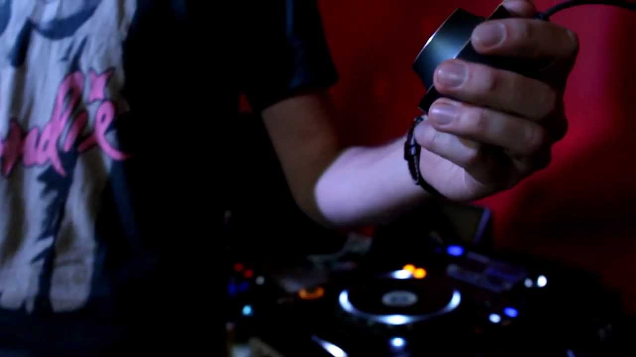 WSDJ Studio - Pokaz sprzętu DJ Pioneer - Last Robots o głośnikach Pioneer S-DJ08