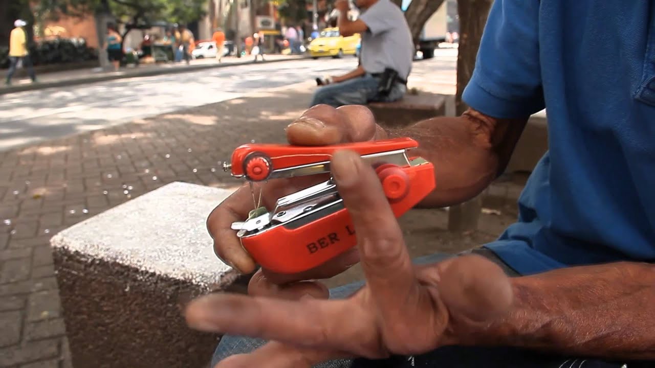 Tecnología de calle: máquina de coser portatil