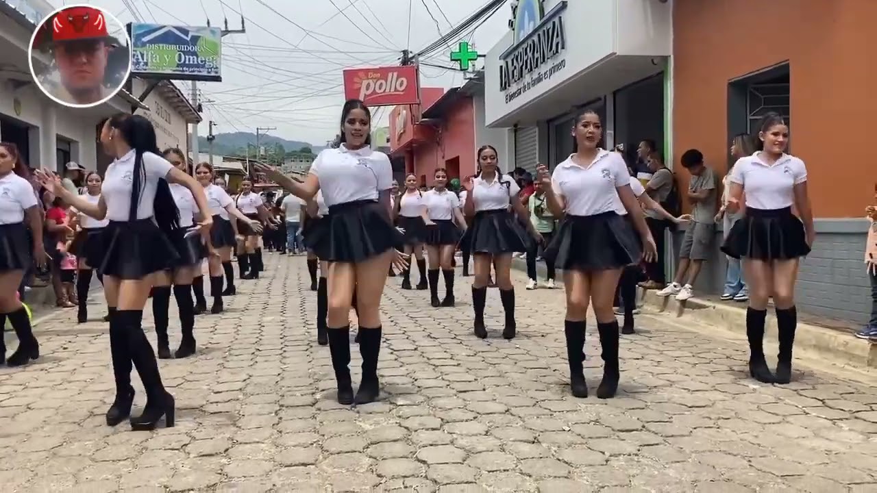 Hermosas Cachiporristas De La Banda Municipal Sonsonate Centro Tradicional Desfile De Correo
