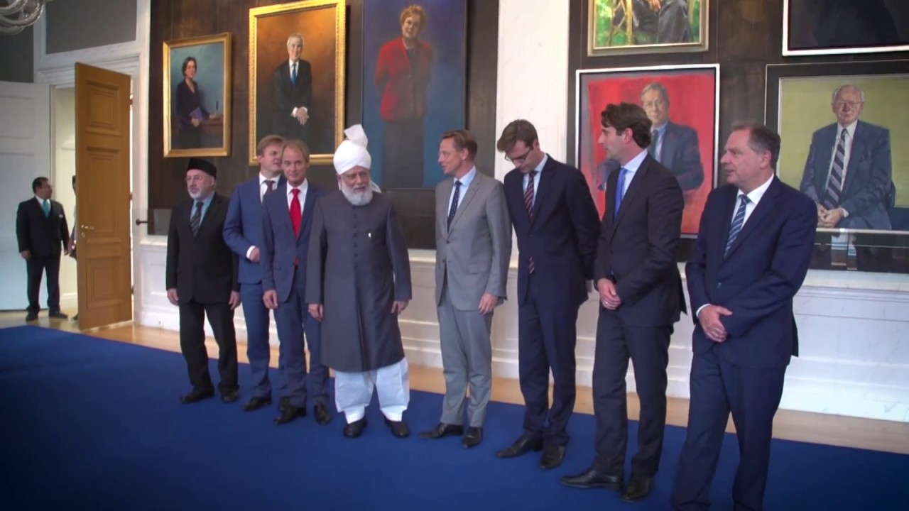 Huzoor's Interview by Dutch Press - 2015
