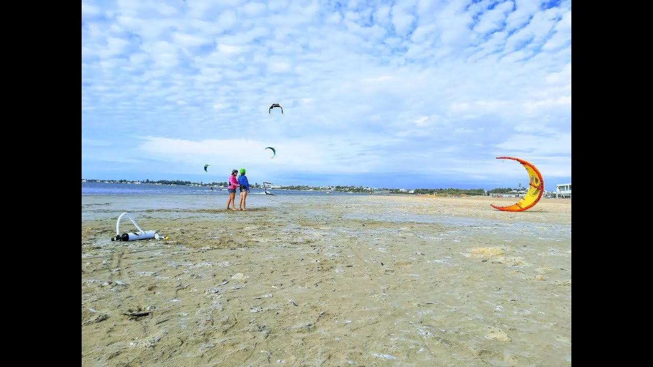 Kitesurfing in Paracas. Lessons with Kanagaroo Kite