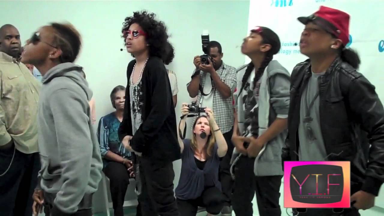 Mindless Behavior LIVE in LA   Earloomz  with Yeahimfamous