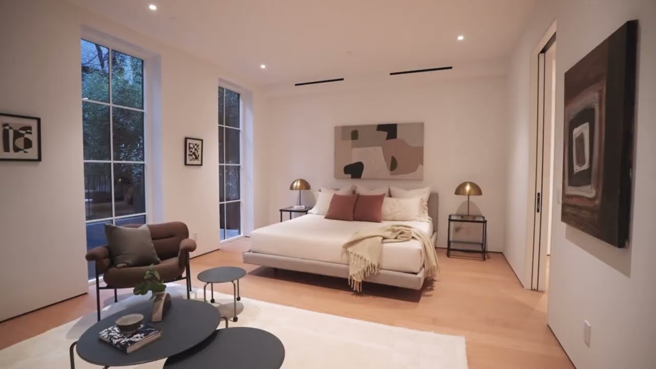 Virtual tour of 313 East 6th Street, Garden, East Village, Manhattan