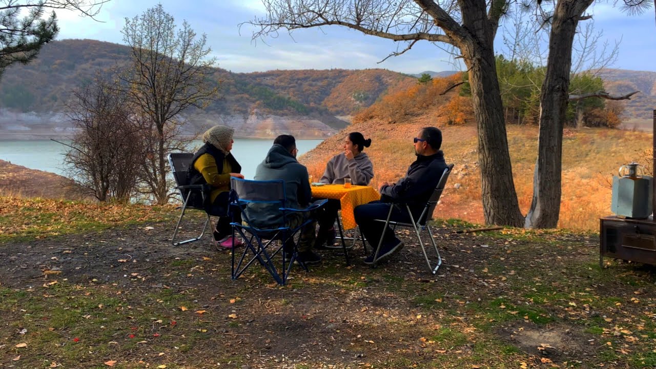Ailece Kamp Keyfi: Baraj Kenarında Doğanın Kucağında Unutulmaz Bir Karavan Kampı