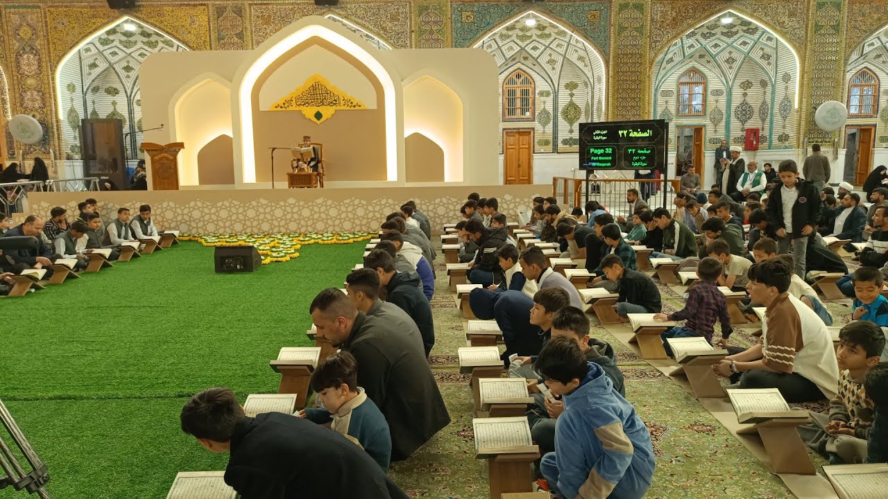 قاري لیث في صحن حرم امیرالمؤمنین علیه السلام، النجف الأشرف 