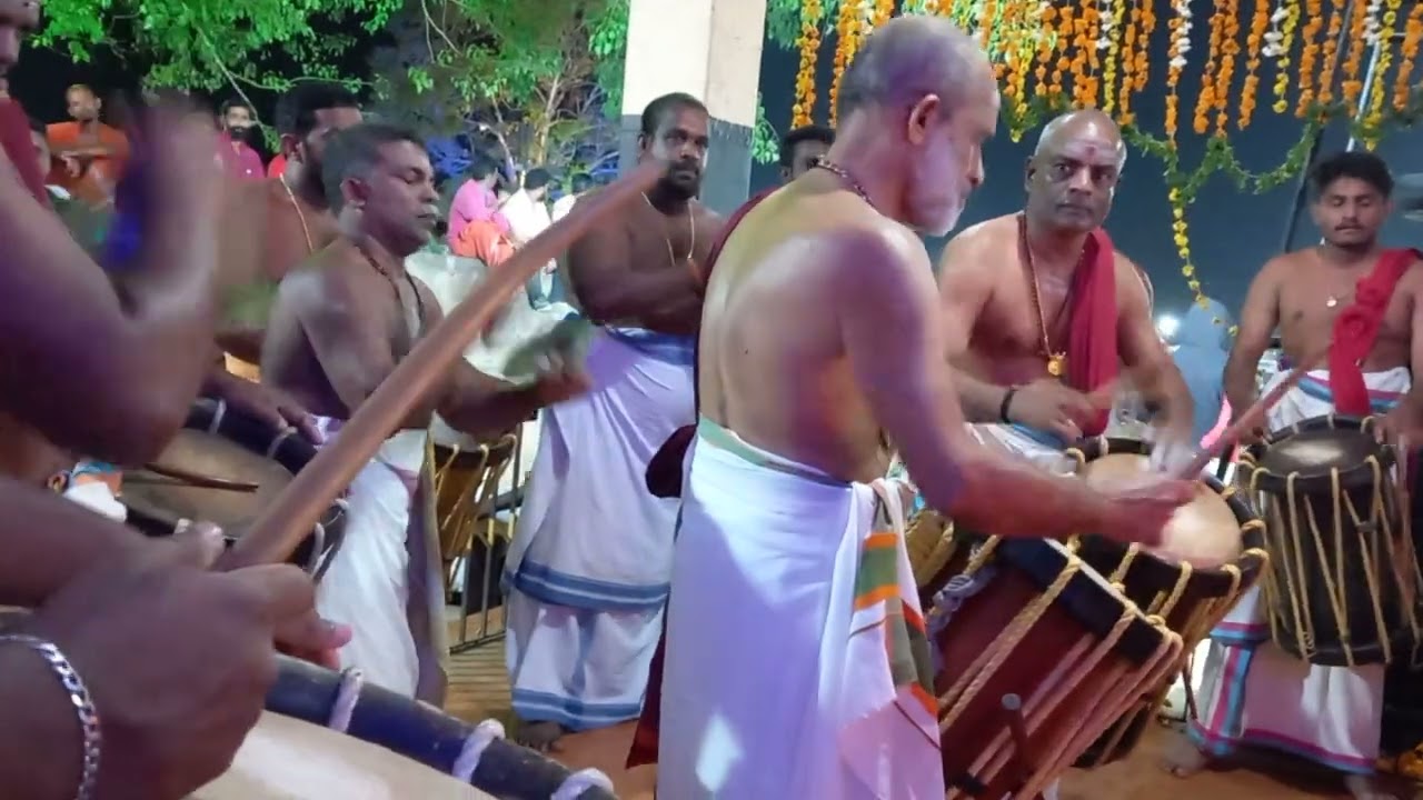 Double thayambaka kalamandalam Balaraman and Kalpathy Balakrishnnan