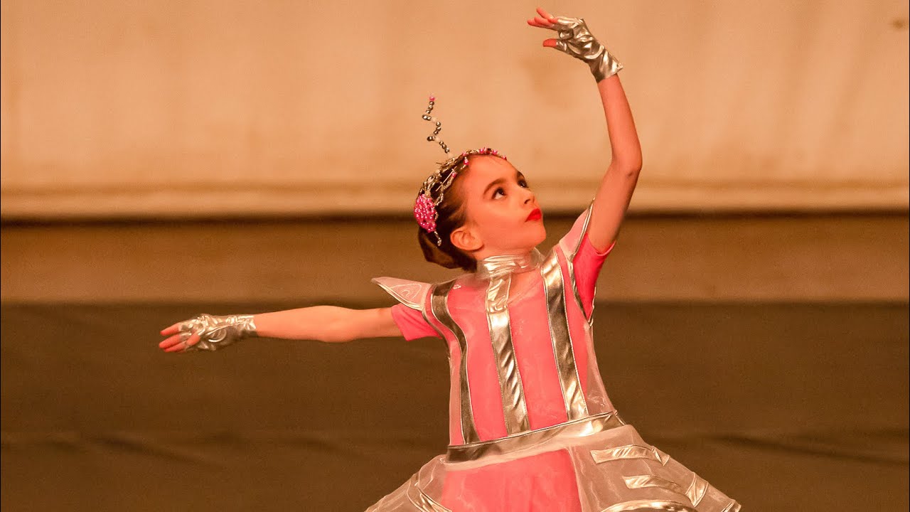 ROBÔ | SOLO BALLET INFANTIL I | ESPETÁCULO ESCOLA DANCE MAIS | DANÇANDO NA LINHA DO TEMPO 