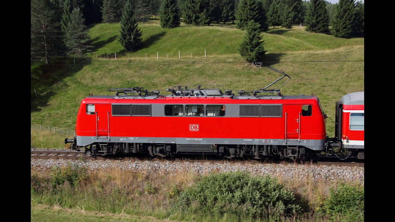 Z&uuml;ge auf der Mittenwaldbahn - Br 111 in den Buckelwiesen von Klais am 28.07.13