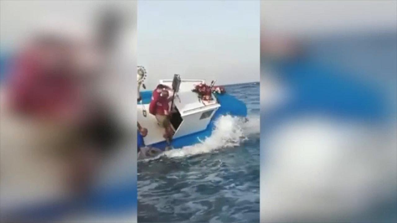 Messina, processione disastrosa: si rovescia la barca, il sindaco in acqua