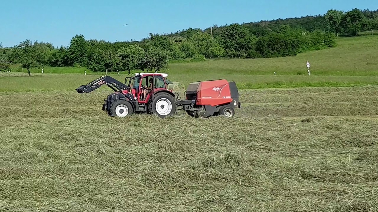 Heuernte 2019 Rundballenpressen mit Lindner Geotrac 94 EP und Kuhn FB 2130