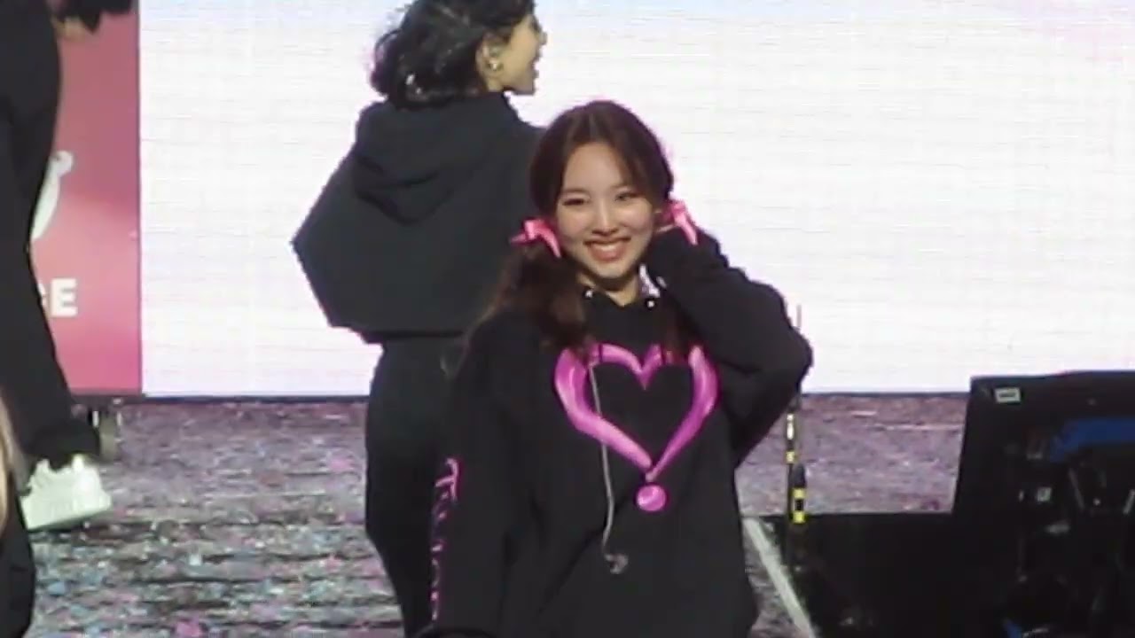 220227 Twice (트와이스) - I'm Gonna Be A Star Fancam 4th World Tour 