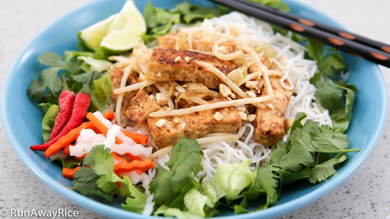 Lemongrass Tofu and Rice Noodles (Bun Dau Hu Xao)