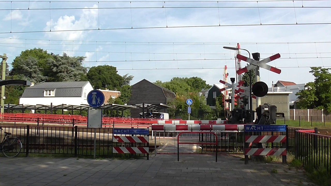 Spoorwegovergang Oudenbosch/ Level Crossing/ Passage a Niveau/ Railroad-/ Bahnübergang