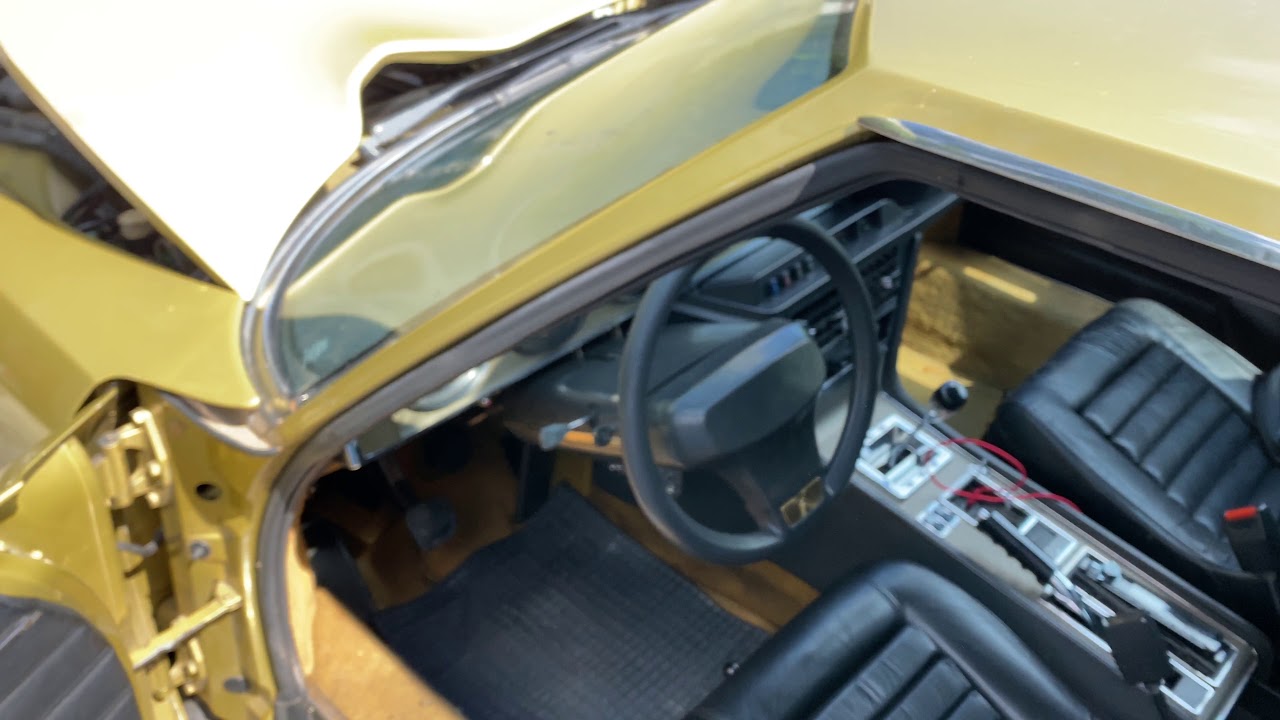 Citroen SM... Nur ein Sadist würde ein Relais DORT verstecken.