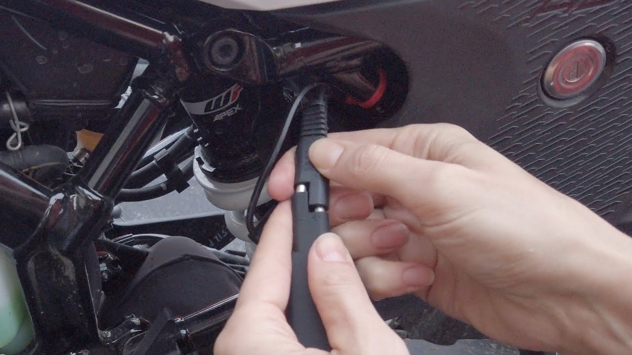 KTM 390 Adventure accessory power installation