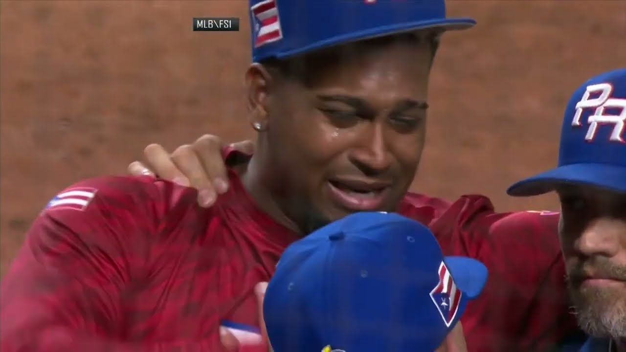 Edwin Diaz suffers knee injury celebrating Puerto Rico's win
