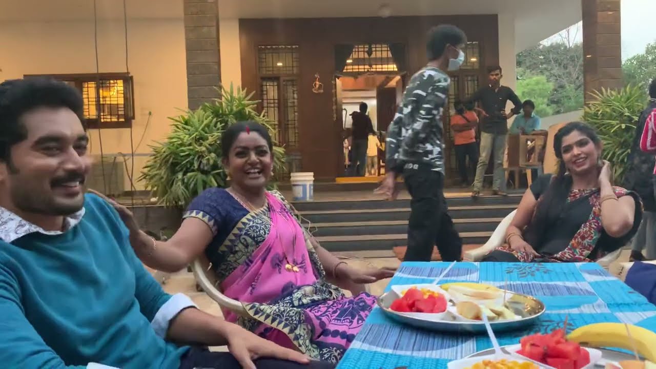 KARTHIKA DEEPAM TEAM FUNNI MOMENTS IN SET //PREMI VISWANATH//KARTHIKA DEEPAM SERIAL
