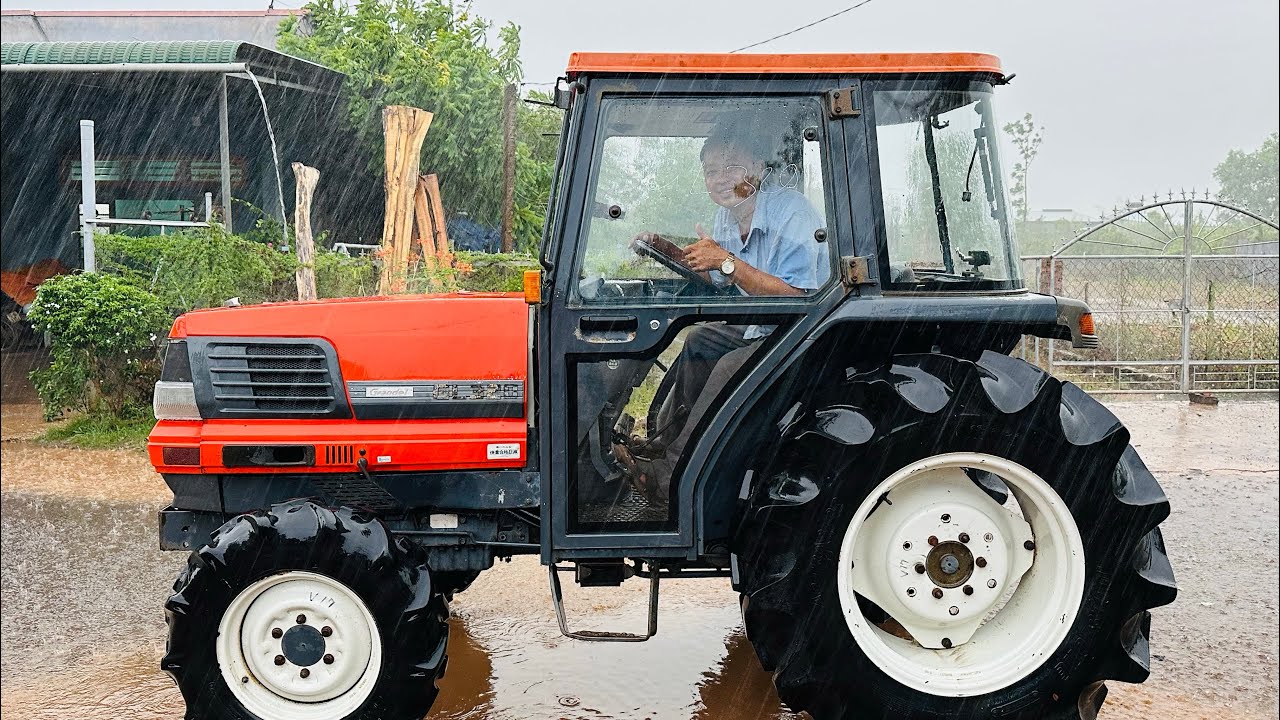 Kubota GL32 cabin máy lạnh chạy OK trong trời mưa gió. Ae quan tâm LH 0918.152.958 | Nông Cơ Bảy Ghì