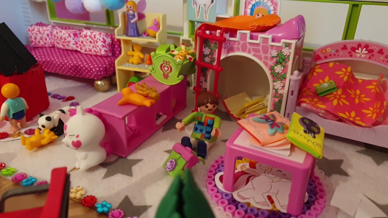 Chloé en français présente une histoire Playmobil: la pire ennemie de Marie Lou vient dormir ! 😈😰