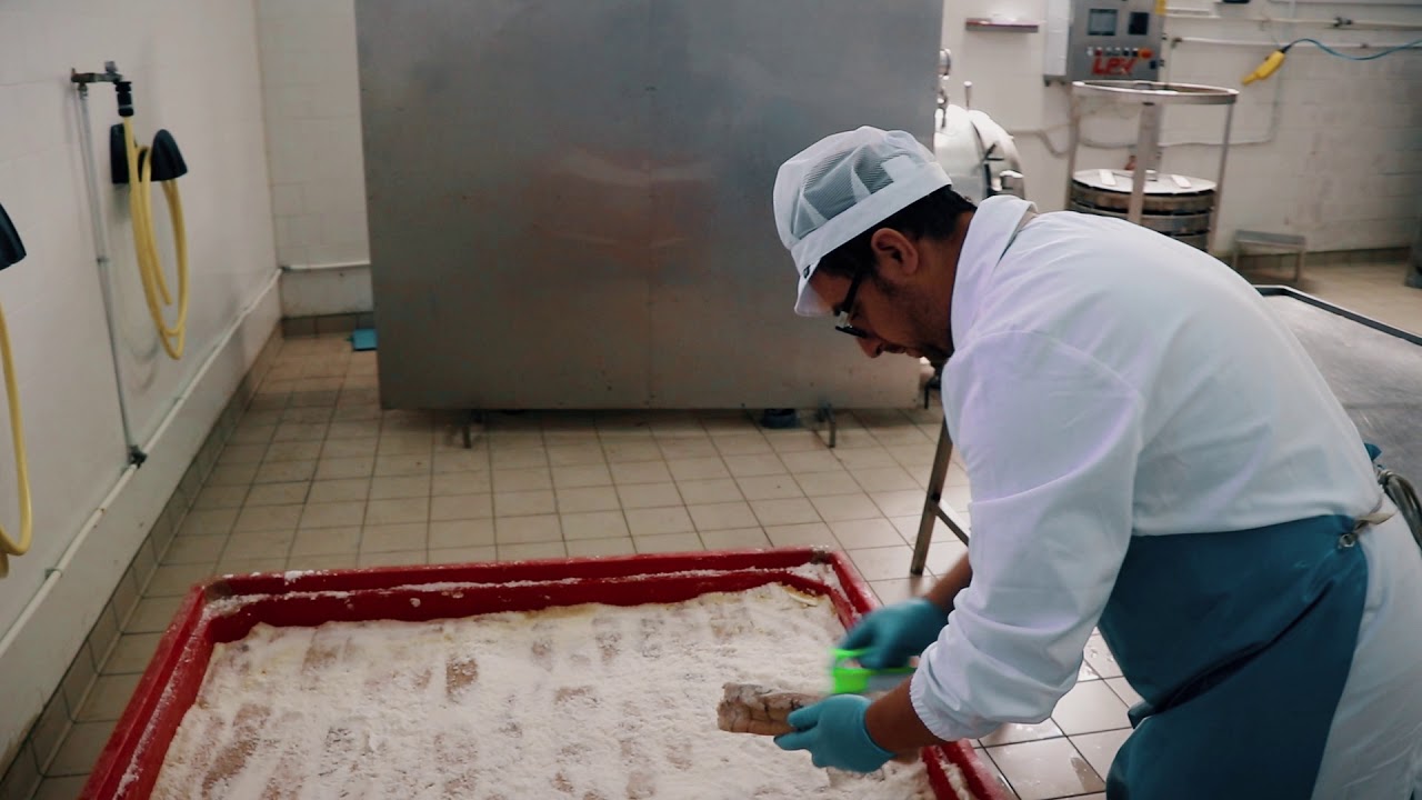 Campisi dal 1854.  Lavorazione della nostra bottarga.