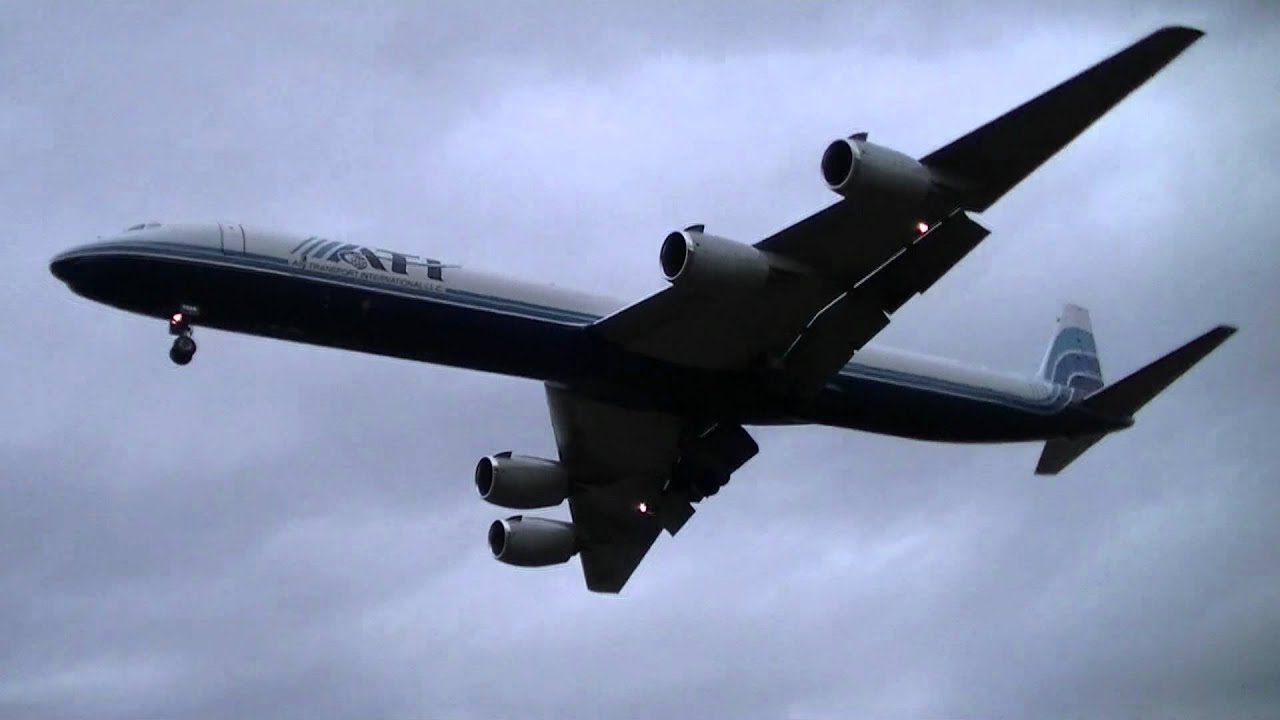 Douglas DC-8-70 Landing