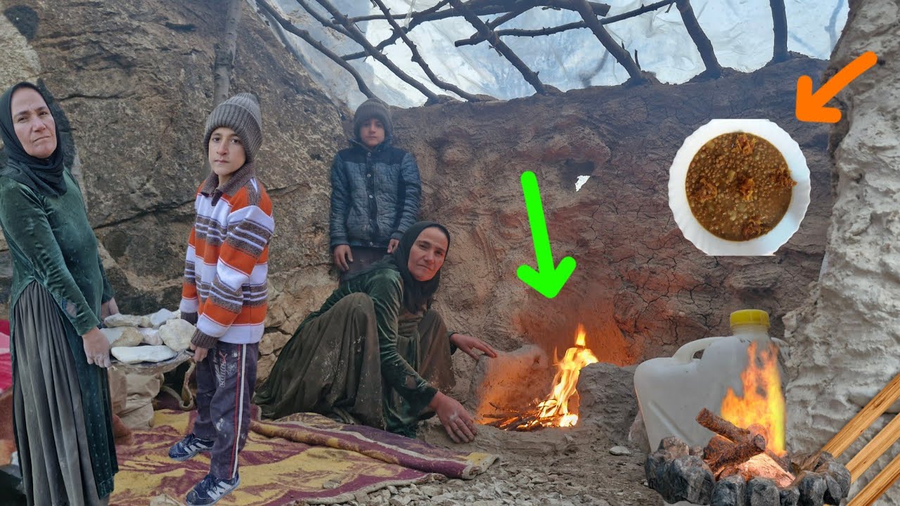 Survival in the mountains 🗻 | The harsh life of a homeless person and building a fireplace in a hut🔥
