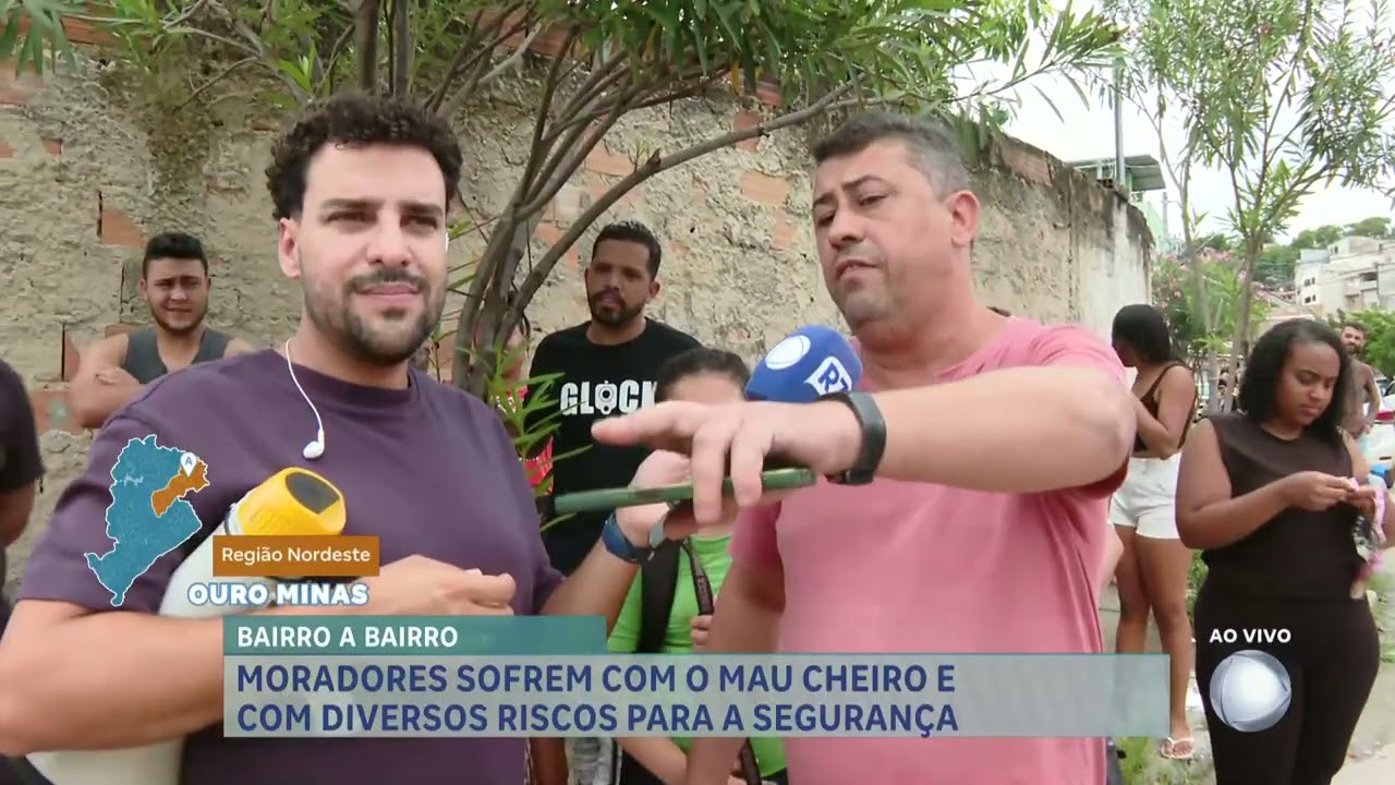 Moradores da Vila Ouro Minas, em BH, sofrem com mau cheiro de esgoto a céu aberto