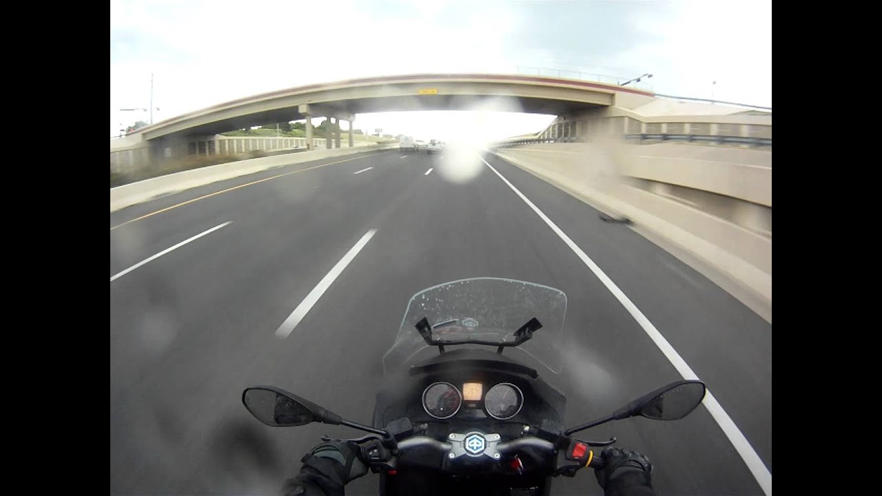 PIaggio MP3 500 Getting caught in the rain and hail on WB George Bush Toll Road