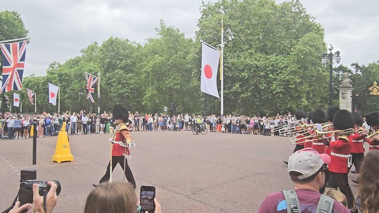 Changing The Guard Great Display Welsh Guards