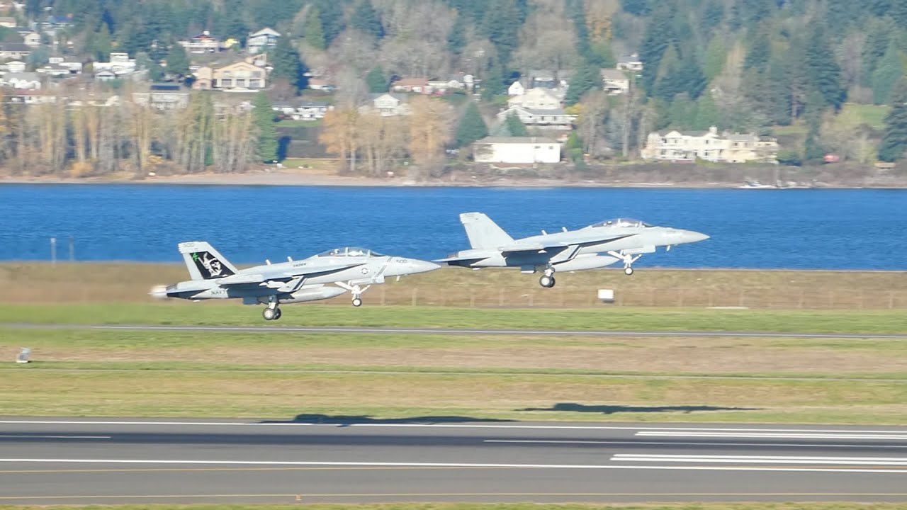 *RARE* 2 US Navy Boeing EA-18G Growlers VAQ-209 &ldquo;Star Warriors&rdquo; Takeoff from PDX