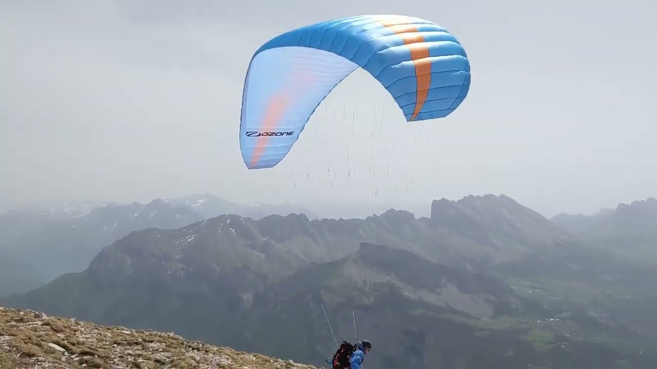 l'OBIOU. Descente en parapente
