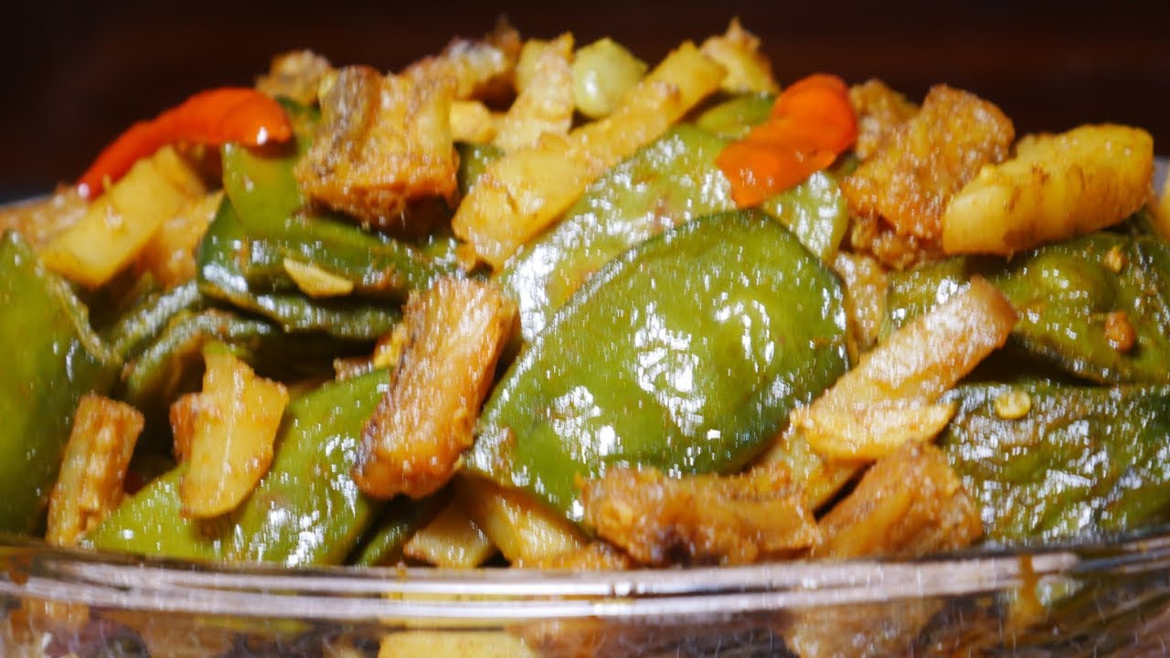 নতুন আলু আর সিম দিয়ে শুঁটকি তরকারি । Dry Fish and Potato, Sim