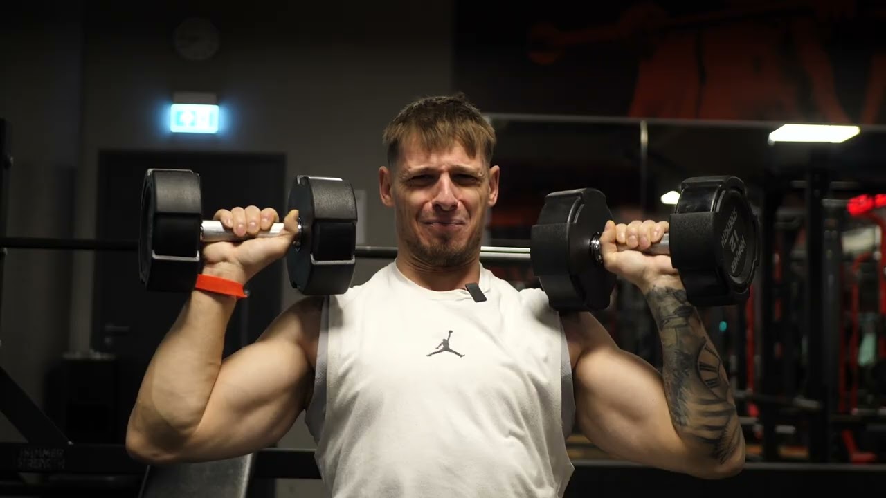 Efektywny trening  barków – Zbuduj silne i szerokie ramiona! 💪