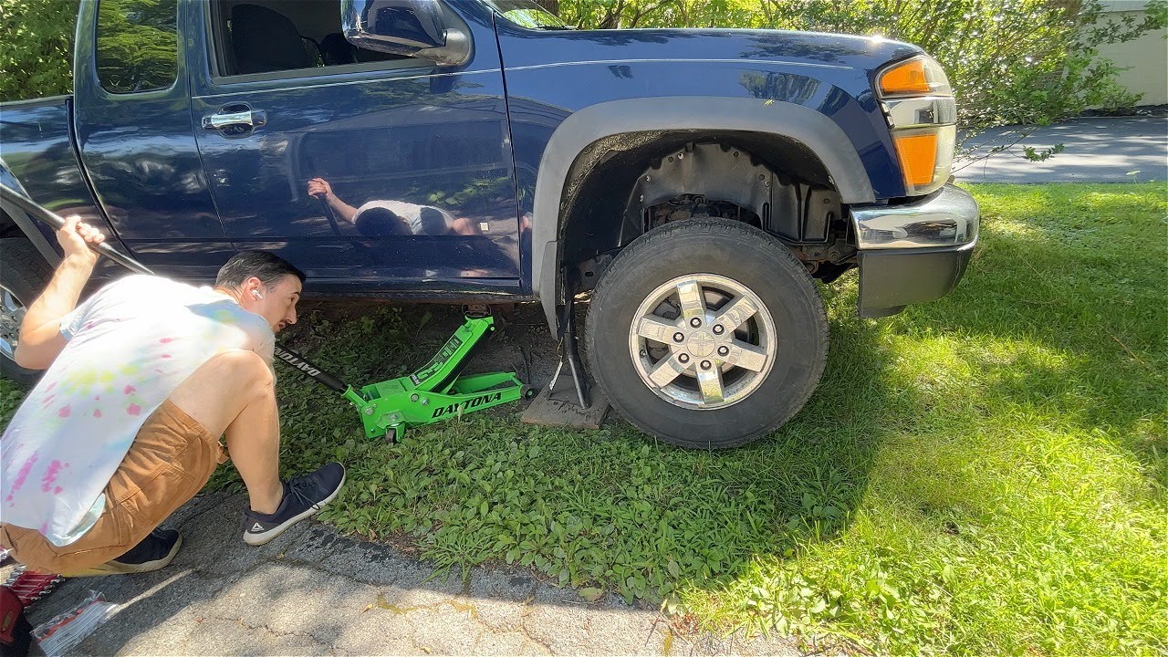Шаровые опоры и наконечники рулевых тяг в автомобилях GMC Canyon или Chevy Colorado 2004–2012 год...