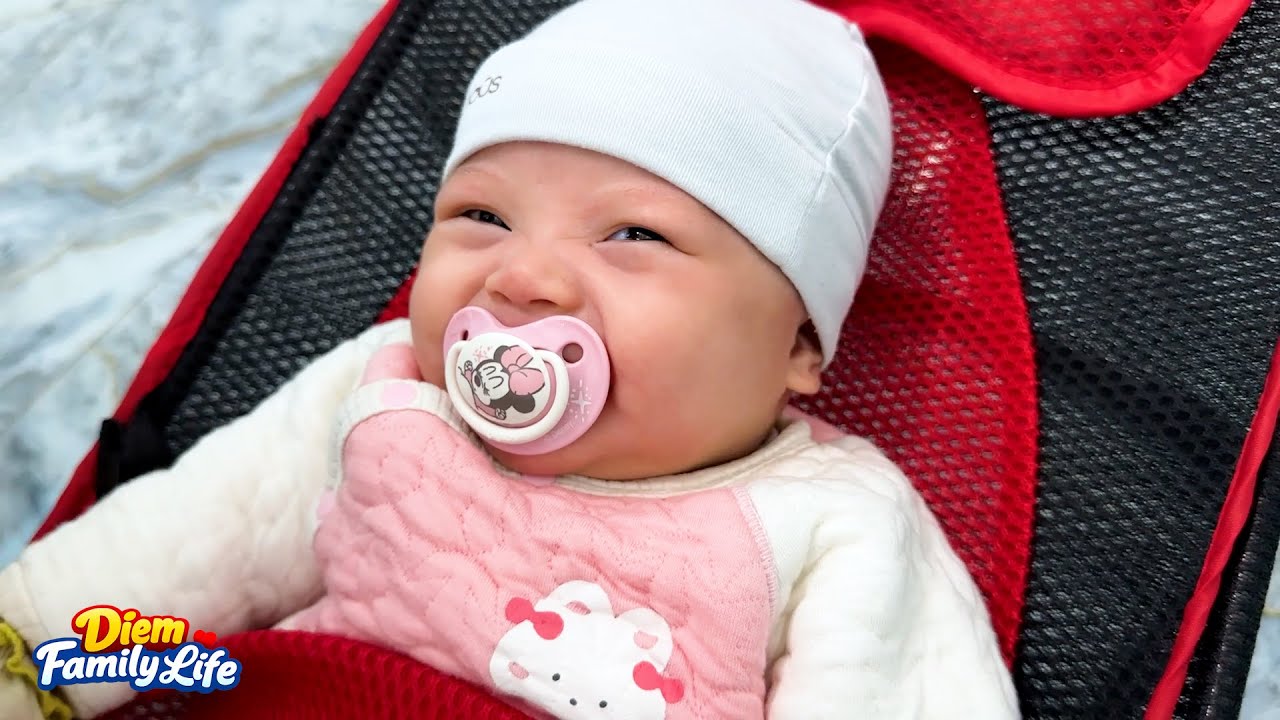 Baby Banh Bao smiled broadly when she first put on a pacifier