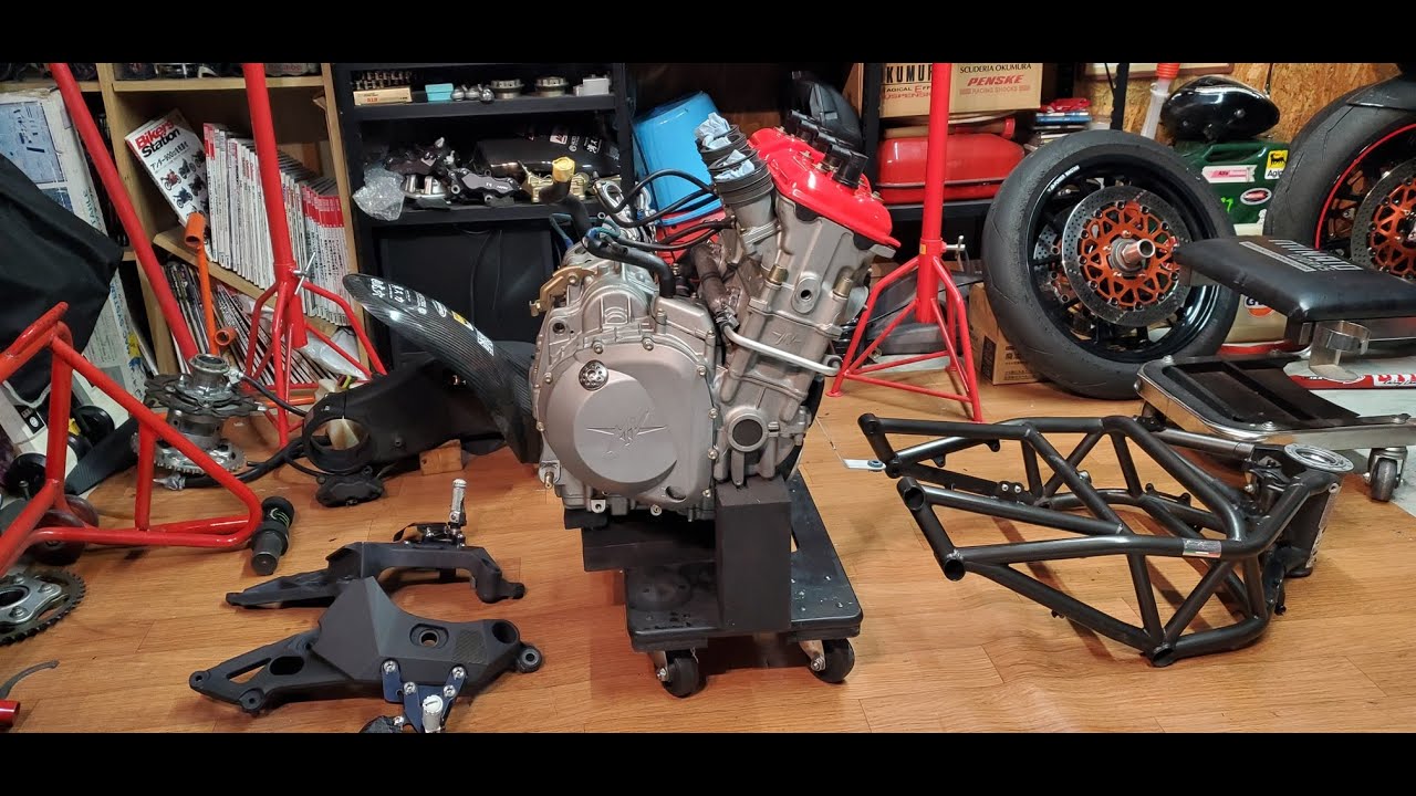 MV AGUSTA  BRUTALE-750S　Engine replacement work and reassembly work.